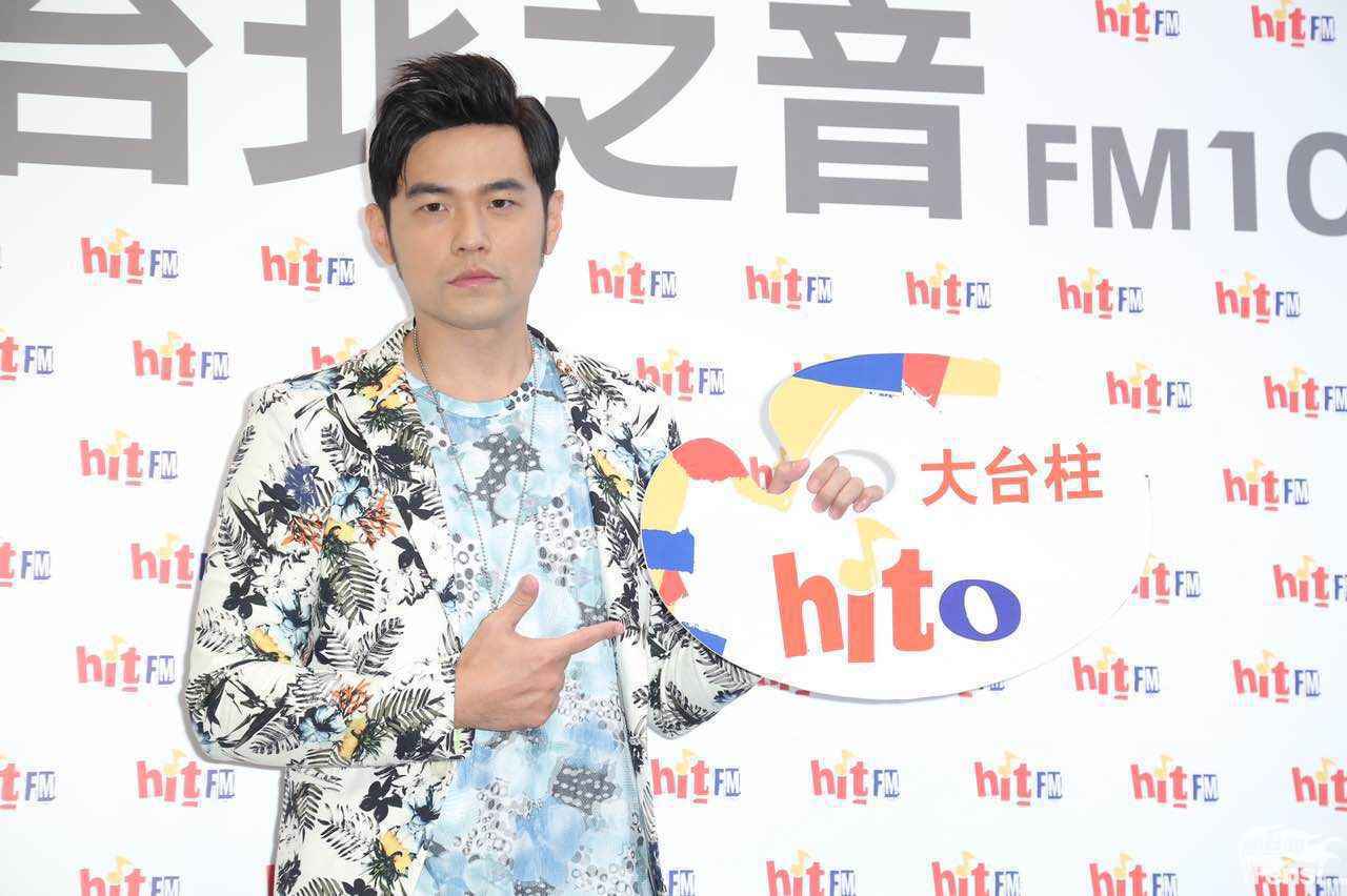 周杰伦现身Hit Fm 最新MV化身“女儿奴”