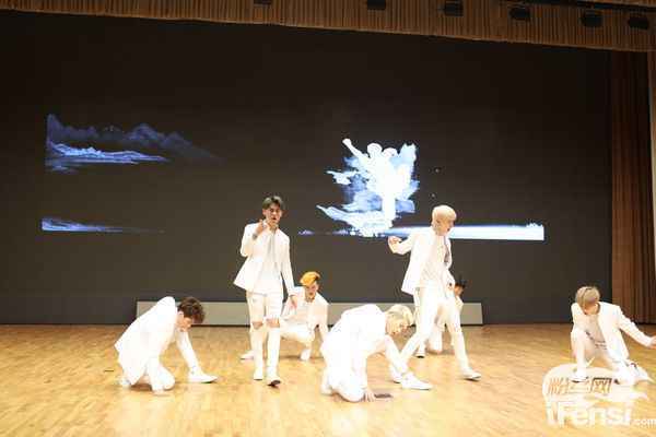 洪金宝电影工作室落户上海 成龙现身