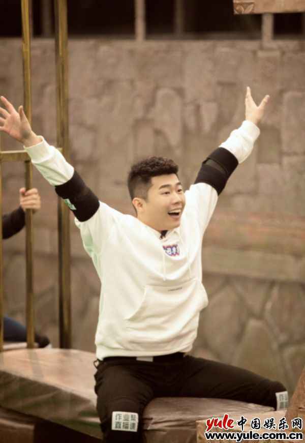 《疯狂的麦咭8》名嘴集结笑果满分，黄健翔周九良直呼“招架不住”