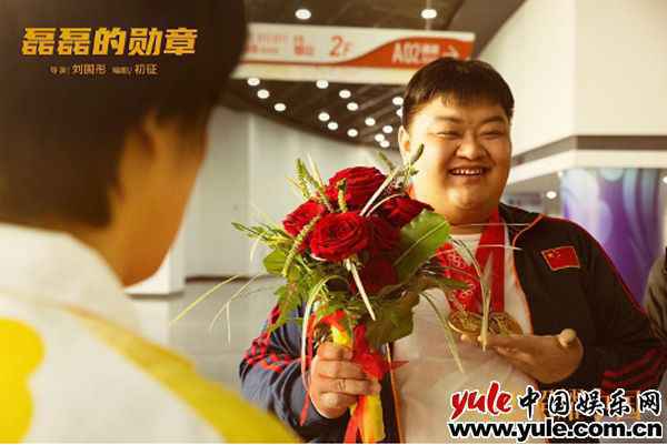 系列短剧《理想照耀中国》之《磊磊的勋章》今日播出，原型人物倾情出演