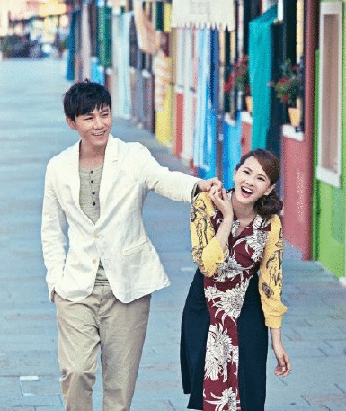 伊能静晒与秦昊牵手照：幸福是内心的平静