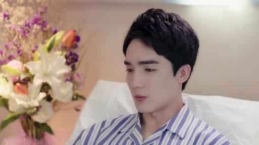 吻别！曹煜辰涂冰不舍离别 《热血狂篮》佟梦实受命成新队长