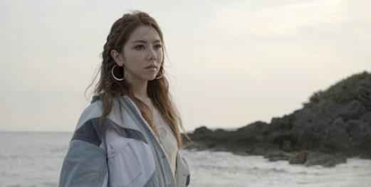 邓紫棋拍《句号》MV吃货模式上线 点赞李荣浩表支持