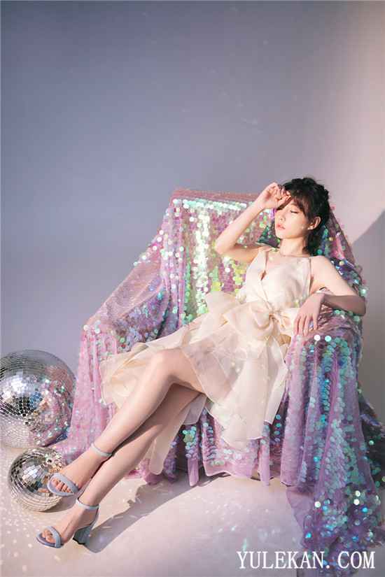 冯提莫《长在屏幕中》上线 剖析自我接受各种声音