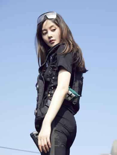 张翰头顶烈日录制《勇敢的世界》,满头大汗引热议