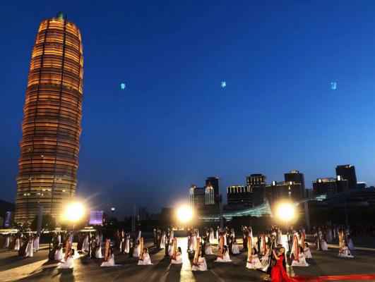 国庆彩车上弹箜篌的是河南姑娘！箜篌文化创意产业在河南落地生根