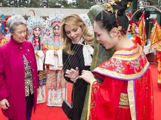 国庆彩车上弹箜篌的是河南姑娘！箜篌文化创意产业在河南落地生根