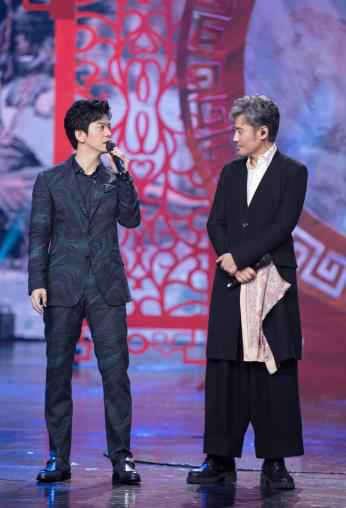 《跨界歌王》李健帮唱吴秀波礼尚往来，兄弟两舞台上变“段子手”