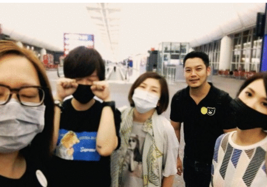 杨丞琳坐飞机等完冰雹又遇台风 大呼：不容易啊