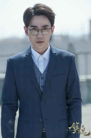 朱一龙《镇魂》造型大起底“完美男票” 百变穿搭课开讲