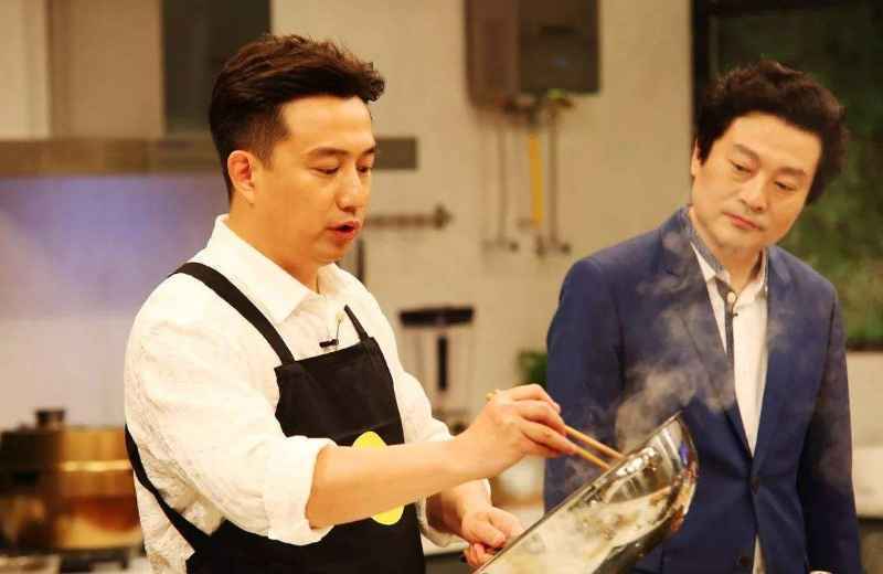 《向往的生活4》首播，黄磊导演相爱相杀，忍不住拿板砖“威胁”