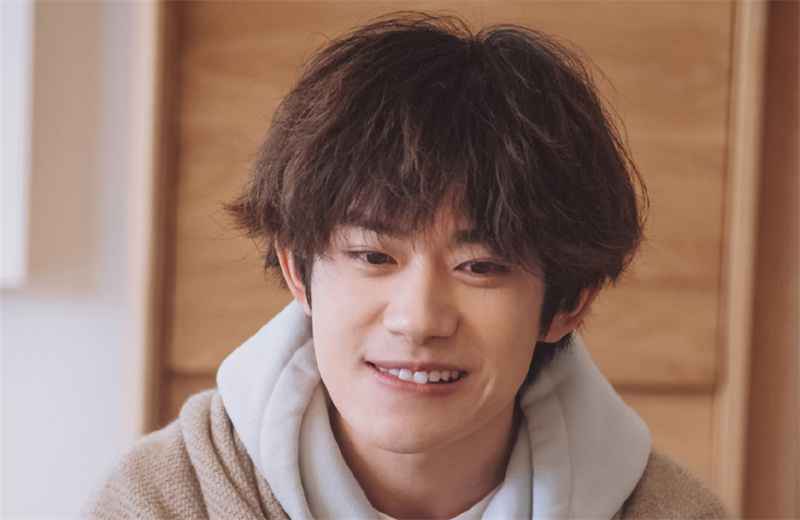 尽享美好时光，《朋友请听好》让何炅重遇不一样的易烊千玺！