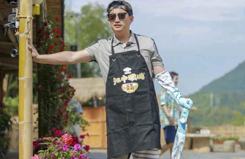 周迅“侄女”造成严重失误，全场陷入尴尬，黄磊做法堪比教科书