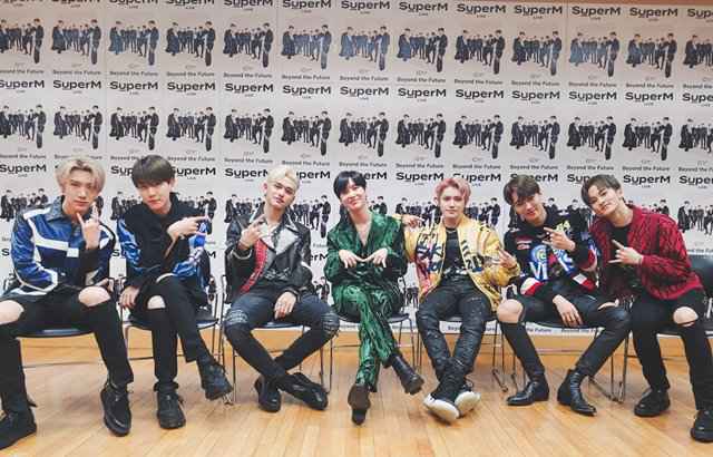 SUPERM 线上演唱会带来新曲舞台宣告即将回归！