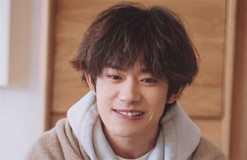 易烊千玺还会说相声?在《朋友请听好》中与郭麒麟说相声,表现太好