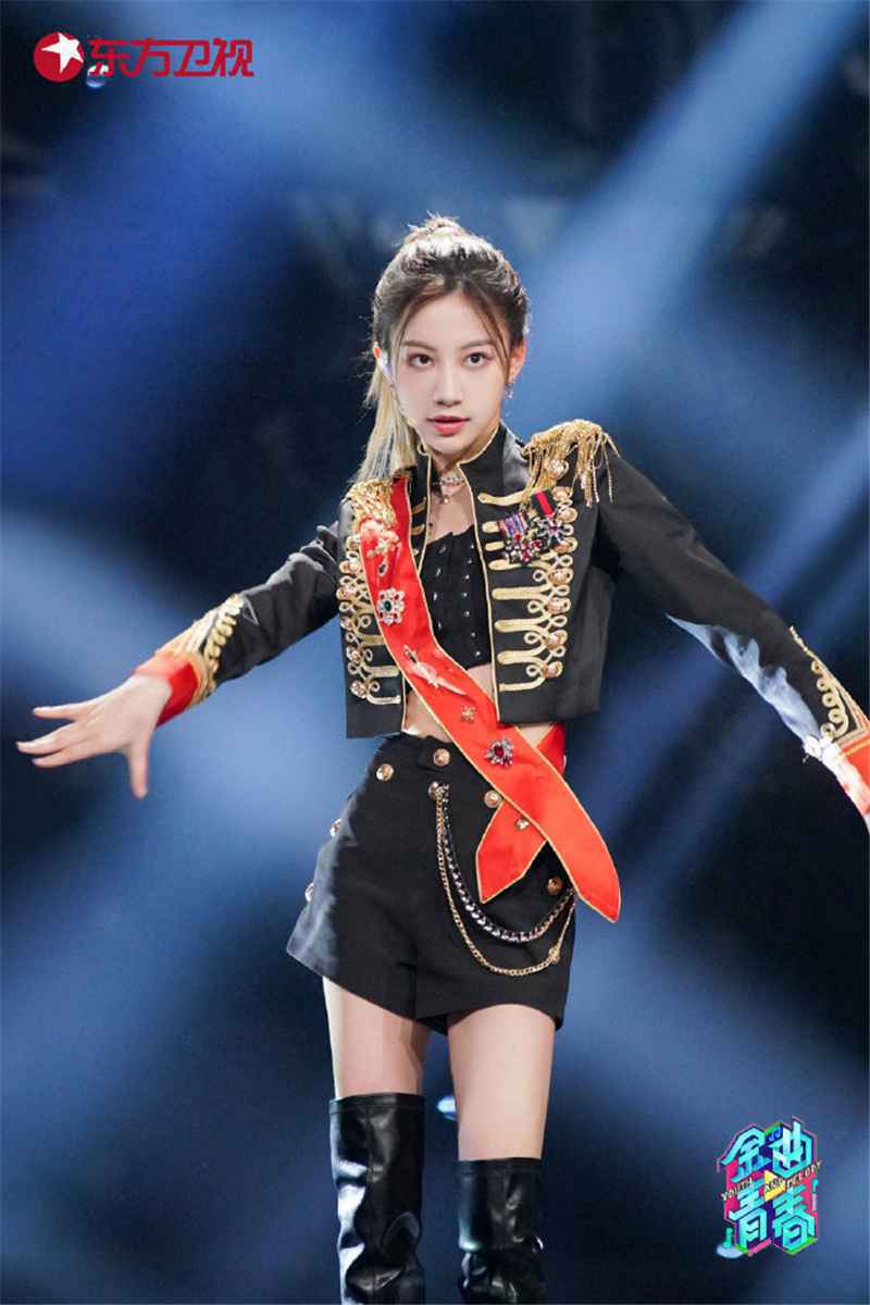 《金曲青春》丝芭家族带来合作舞台《诱惑YOHO》 上演制服杀