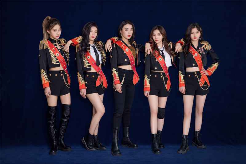 《金曲青春》丝芭家族带来合作舞台《诱惑YOHO》 上演制服杀