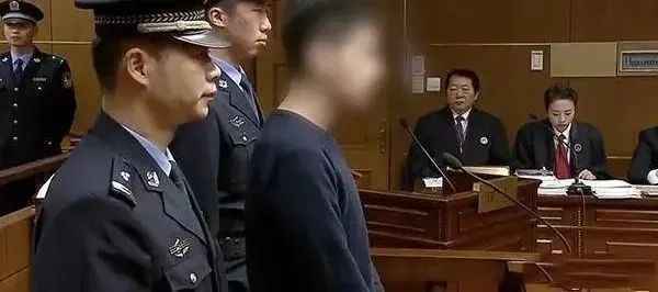 许嵩黄龄的新歌太敢了，真实事件远比歌词可怕，凶手外形酷似胡歌