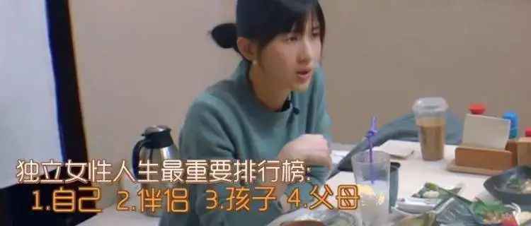 “姐姐们”放过脱口秀吧,你们尬不起