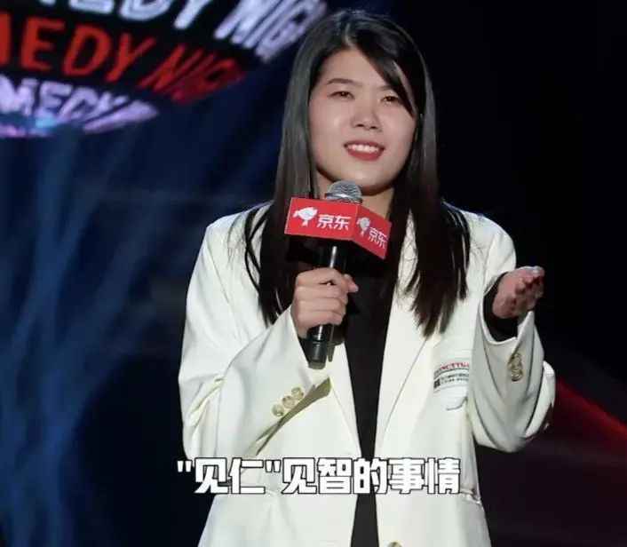 “姐姐们”放过脱口秀吧,你们尬不起