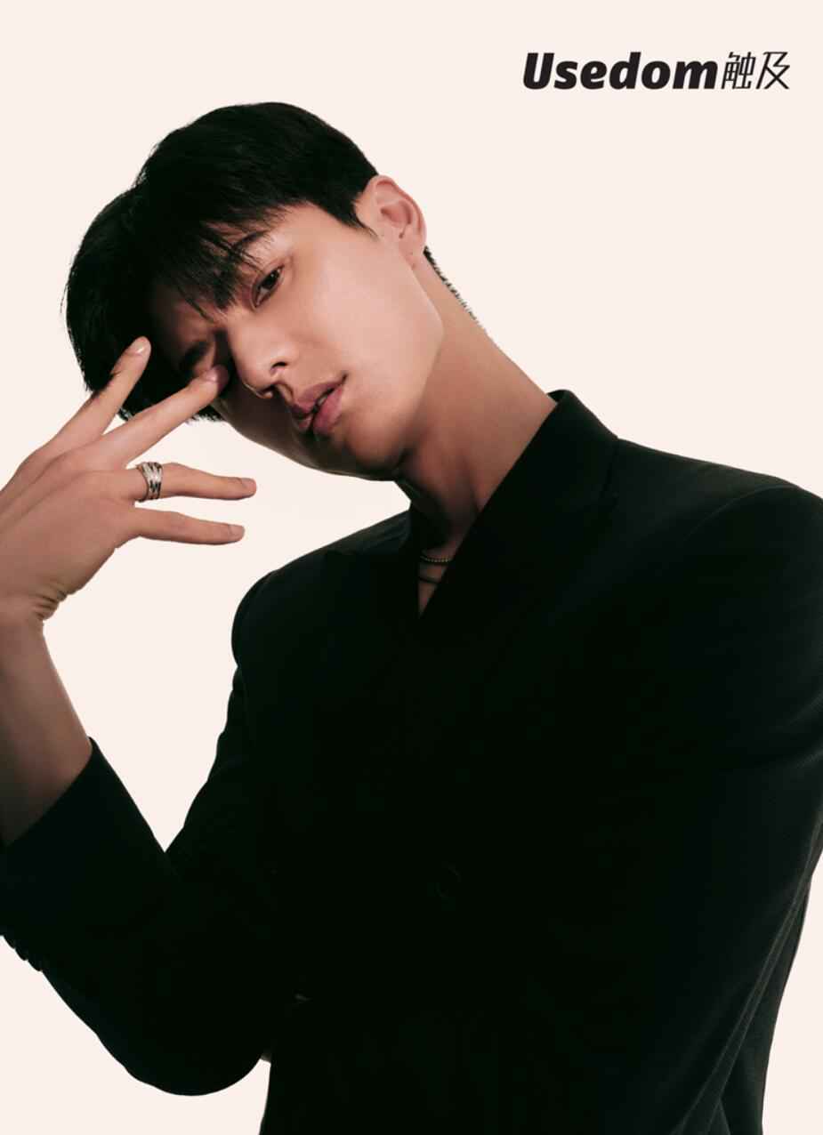 刘畅《Usedom触及》蓝调大片 眼神沉静回归本真