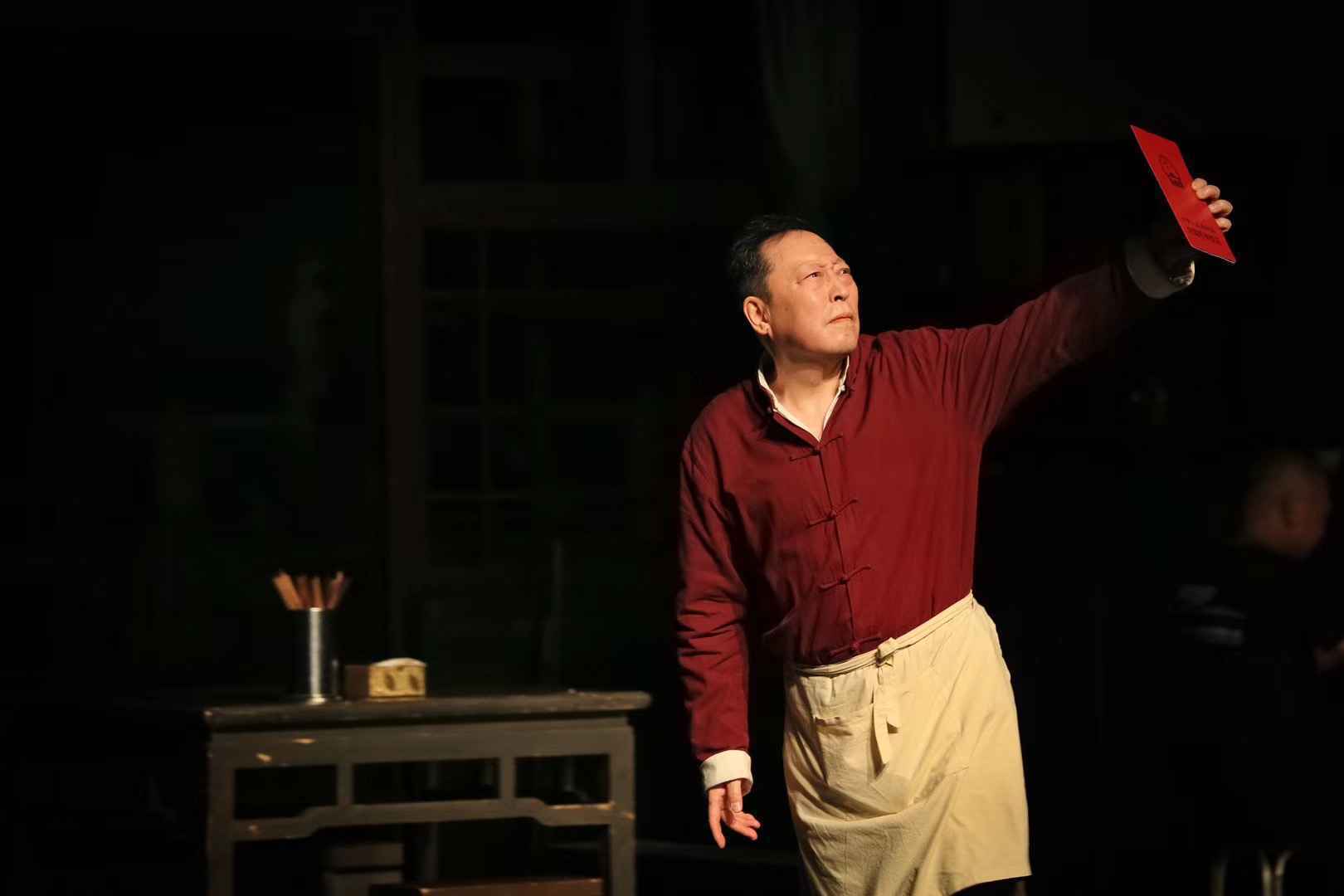 倪大红话剧《银锭桥》巡演开启 诠释 “既是人物又不是人物”