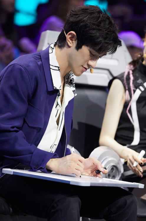 李治廷开启夏日霸屏模式！综艺音乐两开花