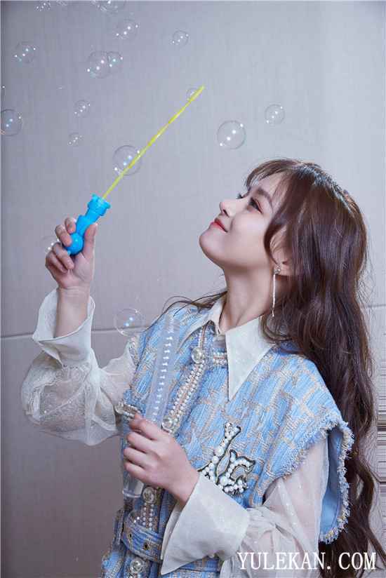 鬼马精灵黄霄雲新歌上线 歌曲精髓“买它买它”神洗脑