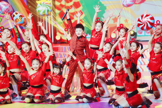 “励志小正太”陈思进携贺岁单曲《年年顺》唱响济南少儿春晚