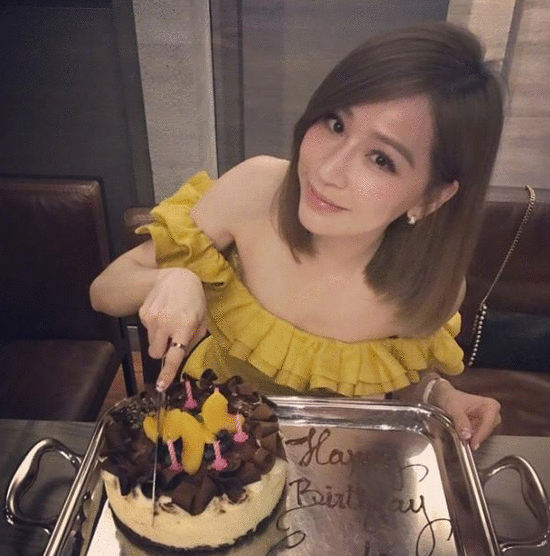 徐若瑄等人为王心凌庆生众人变成芒果黄