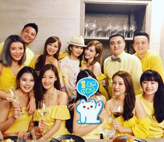 徐若瑄等人为王心凌庆生众人变成芒果黄