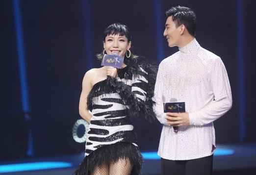 吴莫愁《新舞林大会》舞风曲风再突破 浪漫展现全新自我