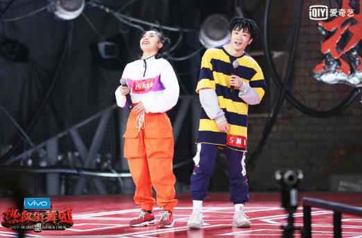 《热血街舞团》舞者彰显中国街舞精神 召集人带头”牵线”争当“红娘”