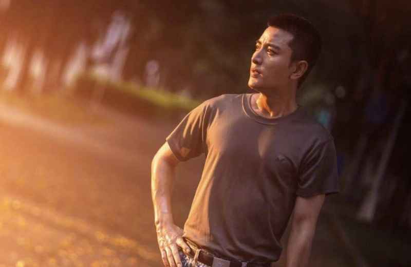 贾乃亮完全不符合《极挑》形象，网友：太不合群了