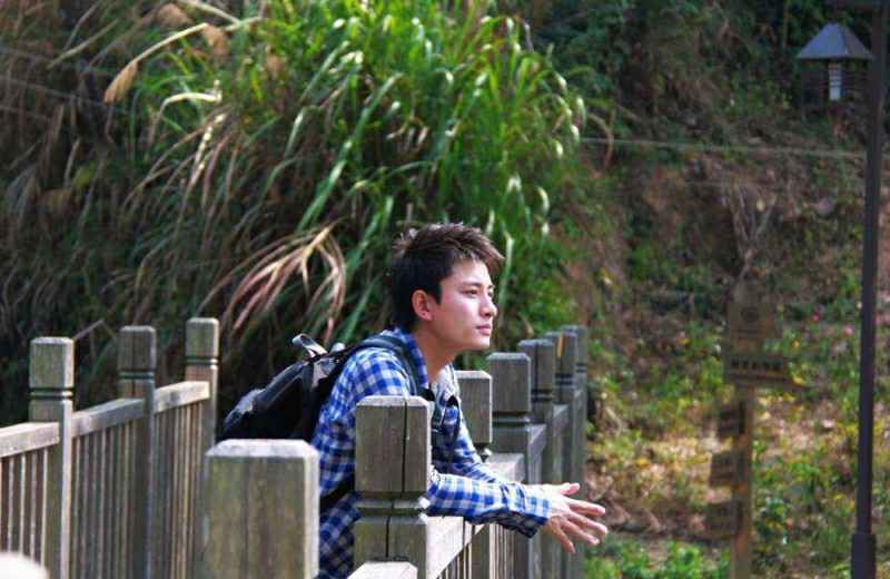 贾乃亮完全不符合《极挑》形象，网友：太不合群了