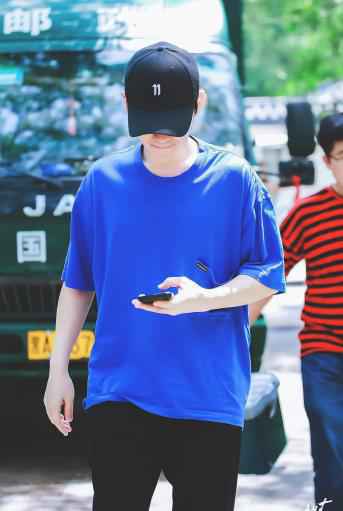 《镇魂》戏中“精致沈教授”受热追 戏外朱一龙尽显大男孩气质