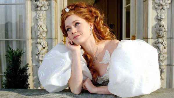 001LTF2wly1gqm9p7056fj61e00s478402 《魔法奇缘2》开拍!主演艾米亚当斯和导演亚当山克曼片场合照曝光