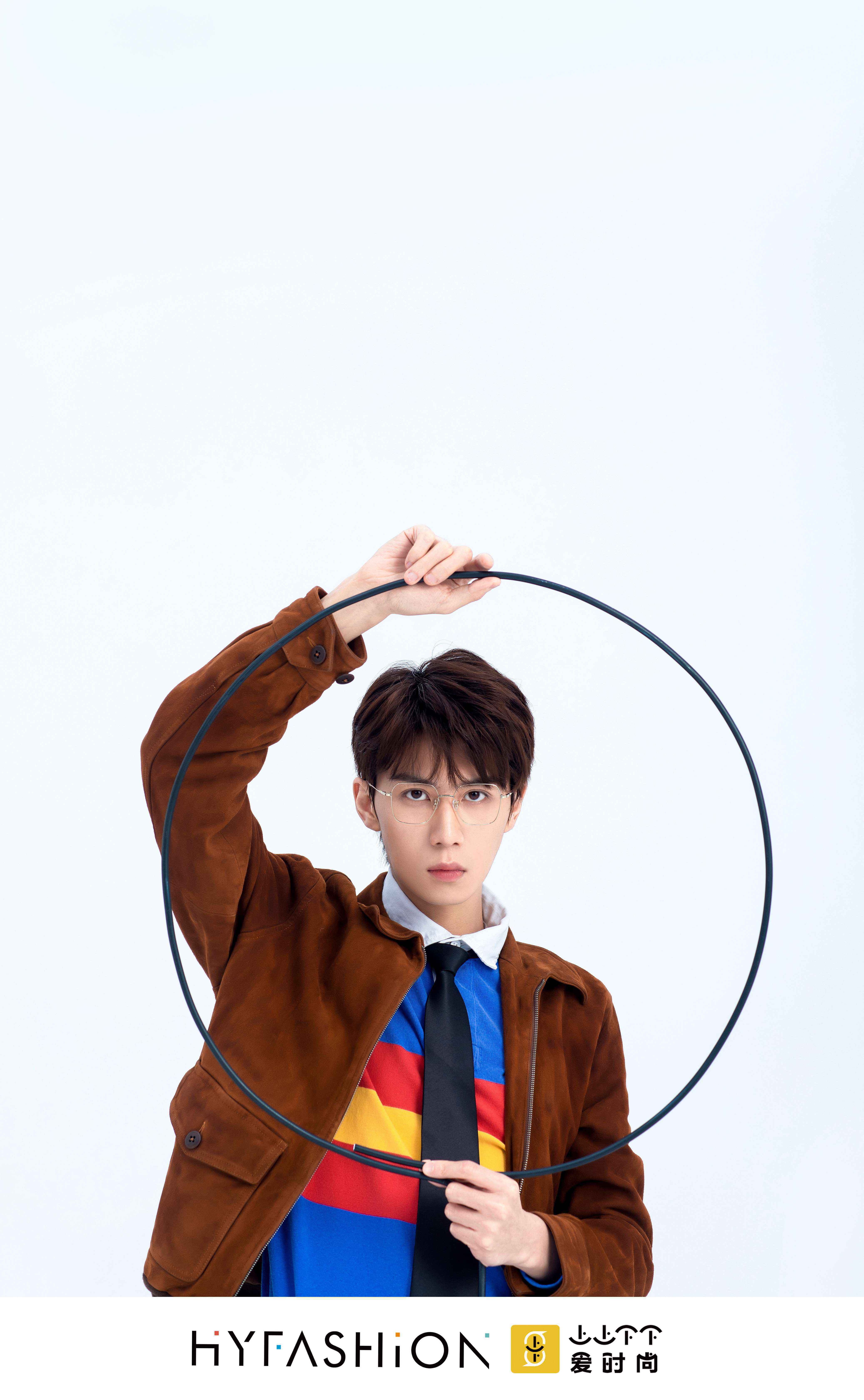 任宥纶最新大片曝光 活力气息肆意展现