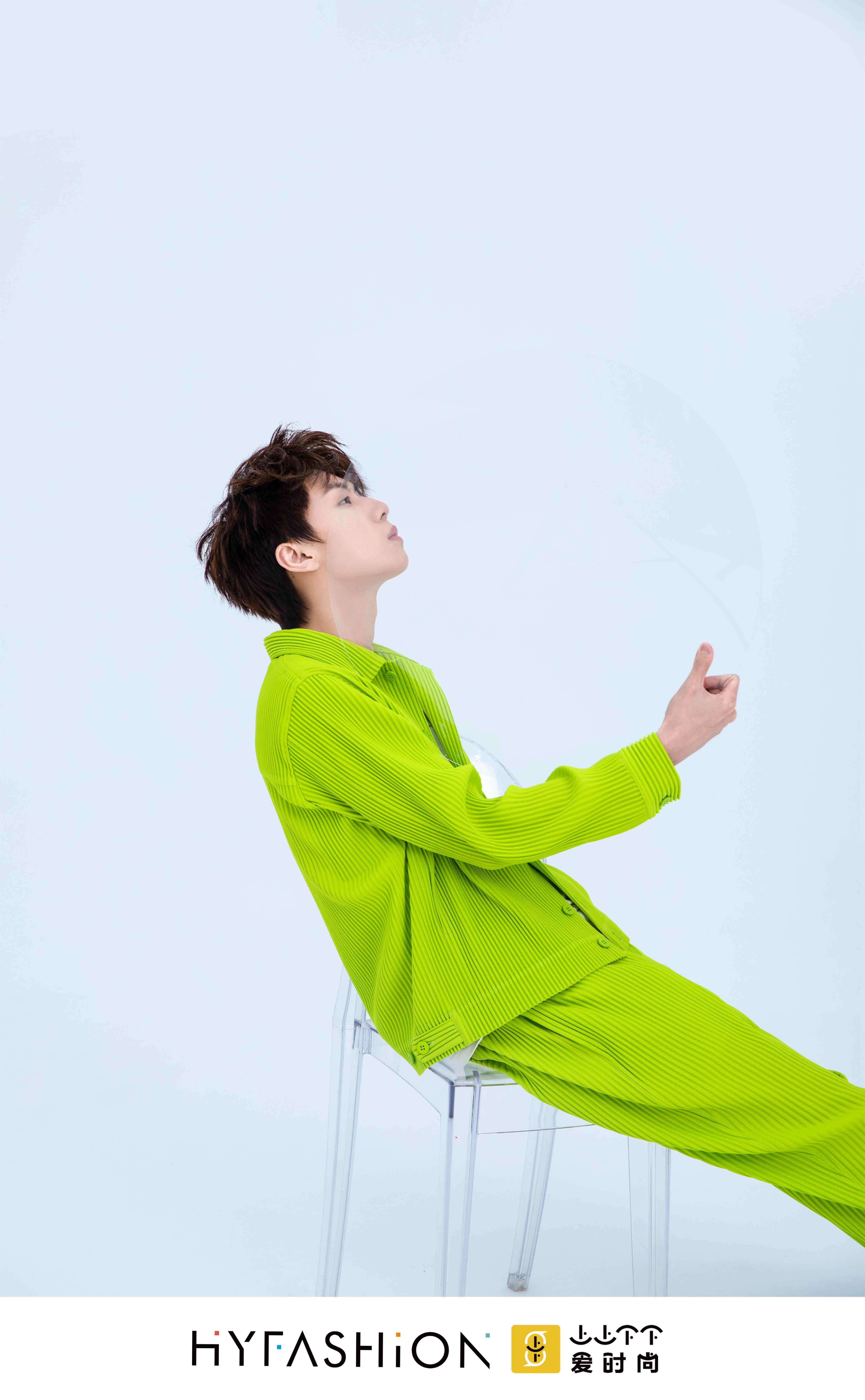 任宥纶最新大片曝光 活力气息肆意展现