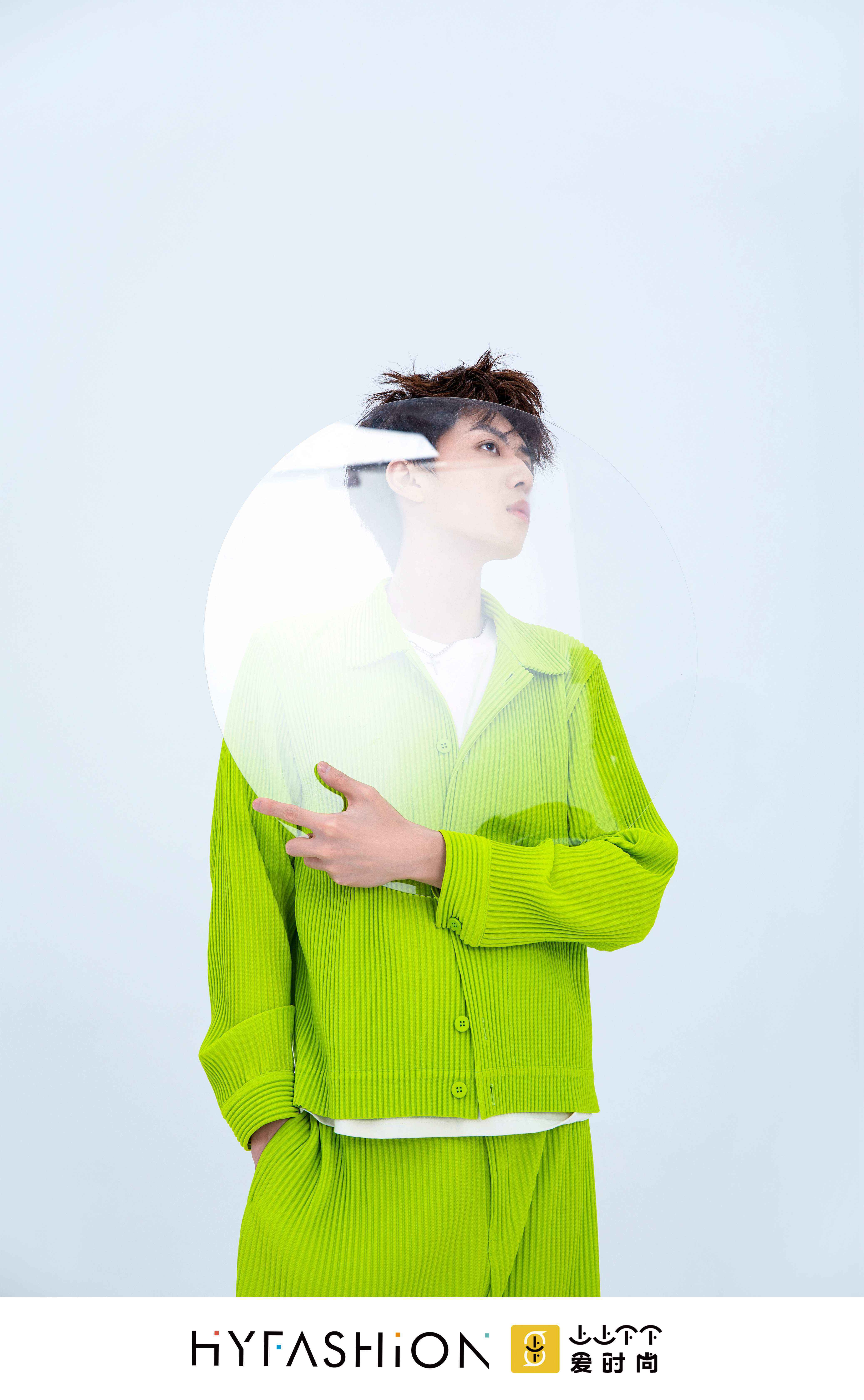 任宥纶最新大片曝光 活力气息肆意展现