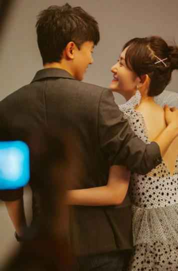 短视频一姐谢娜发视频表白张杰，自曝倒追心得！