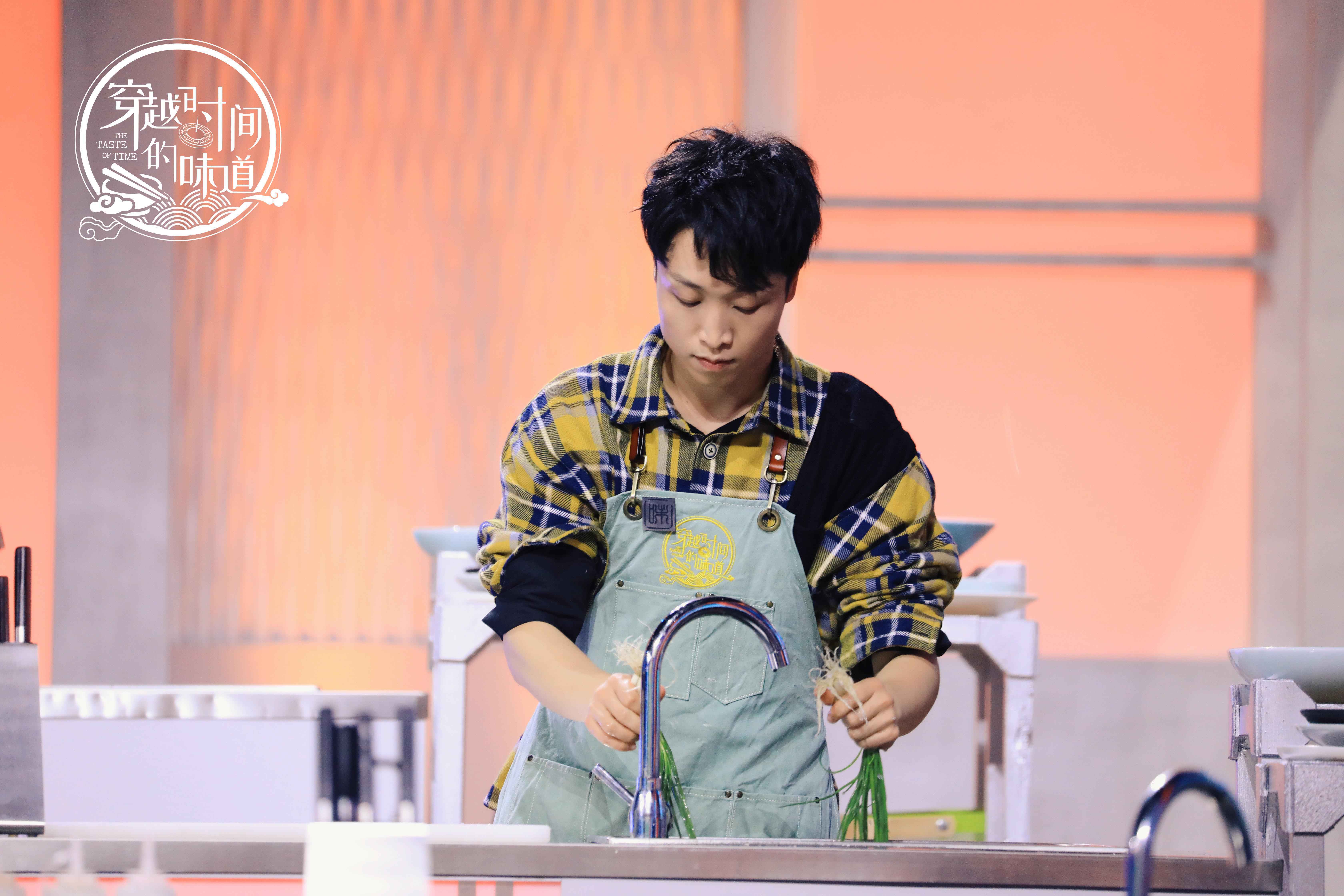 张海宇加盟《穿越时间的味道》 秒变