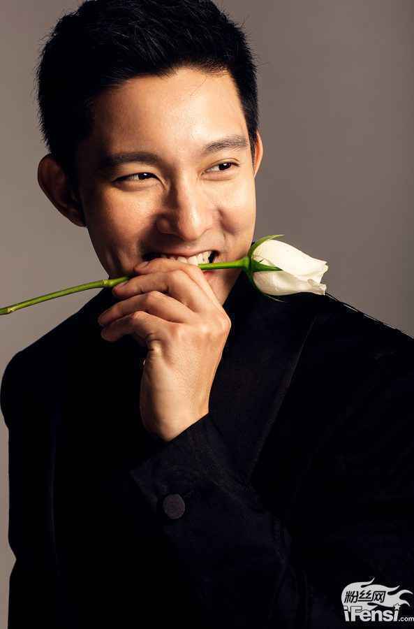 立威廉最新广告大片 演绎柔情玫瑰诱惑