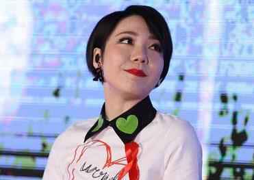 excuse me，这是吴莫愁？ 短发发福了变这样！