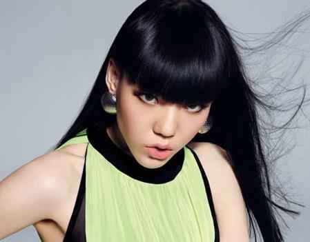 excuse me，这是吴莫愁？ 短发发福了变这样！