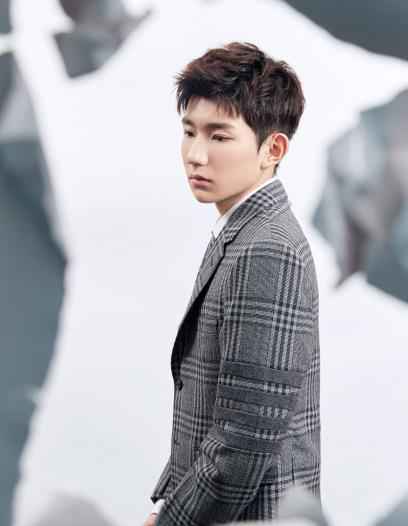 王源回应剪寸头 爷爷连续300天在超话签到