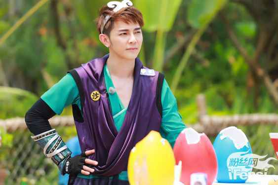 汪东城双“霸屏”助阵赤世代首演送祝福