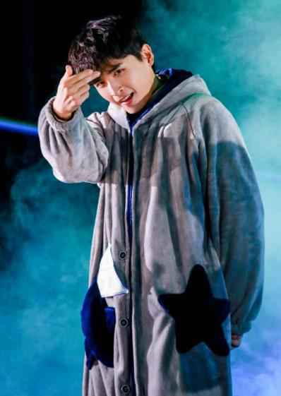 全能张远唱跳俱佳 暖心帮拉票获好评