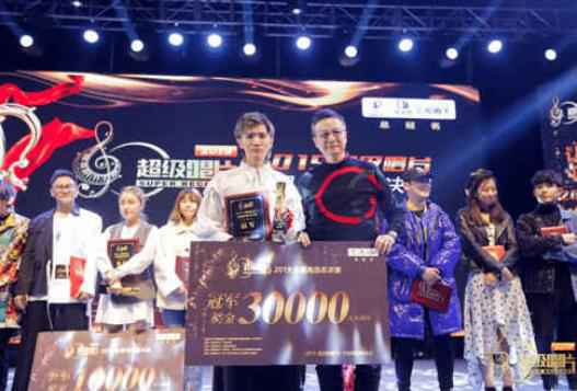 张诗炜获得2019《超级唱片》全国海选总决赛总冠军！