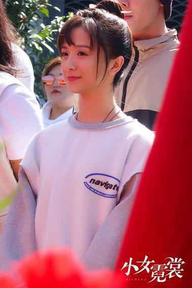 《小女霓裳》正式开机 厉嘉琪毕雯珺高甜来袭再掀轻喜风潮